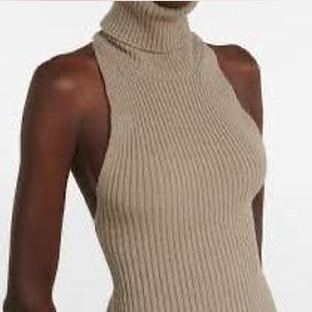 Chic Beige Sleeveless Turtleneck Sweater